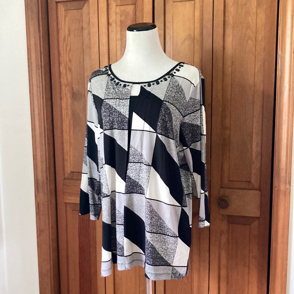 Alfred Dunner Black & White Stretch Pullover Top, Size S